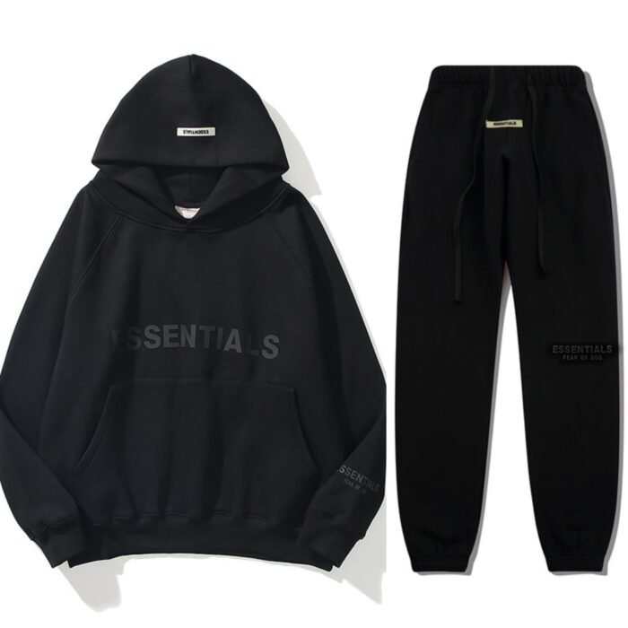 Fear-Of-God-Essential-Oversized-Black-Tracksuit-700x700-1 Chándal negro con logotipo Essentials