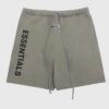 Short gris Essentials con logotipo